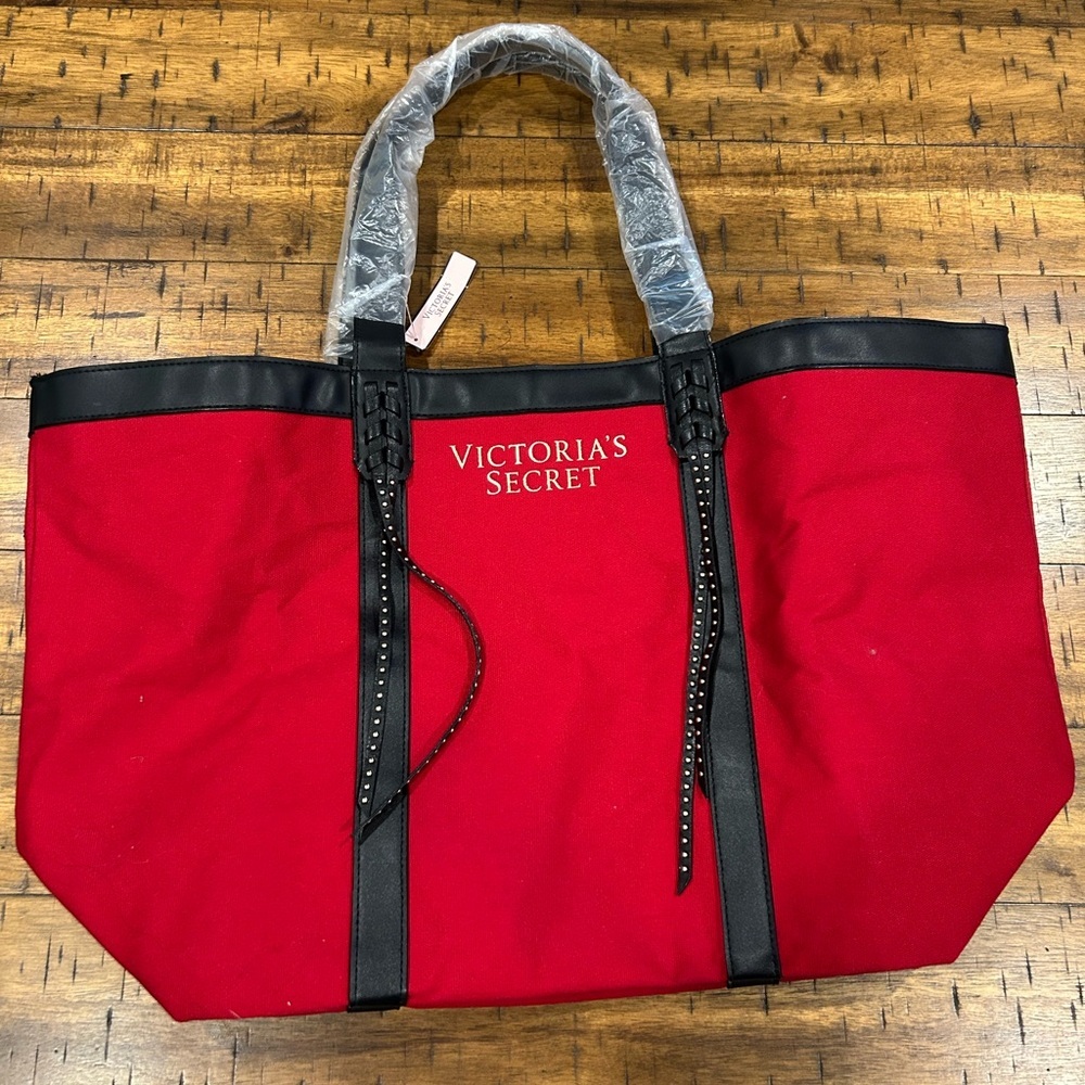Victoria's Secret 2017 Bold Red and Black Weekender Tote